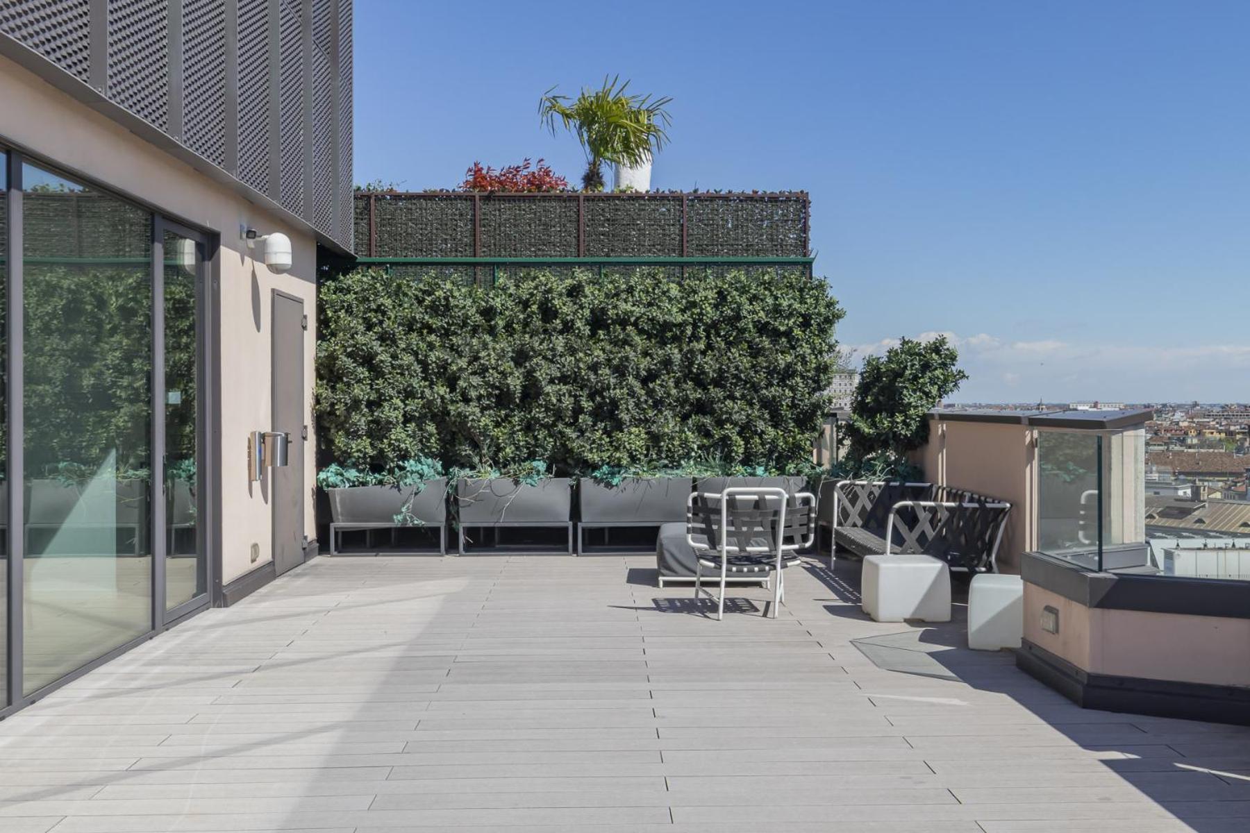 מילאנו San Babila Central Tower With Panoramic Terrace Overlooking Duomo By Rentopolis מראה חיצוני תמונה
