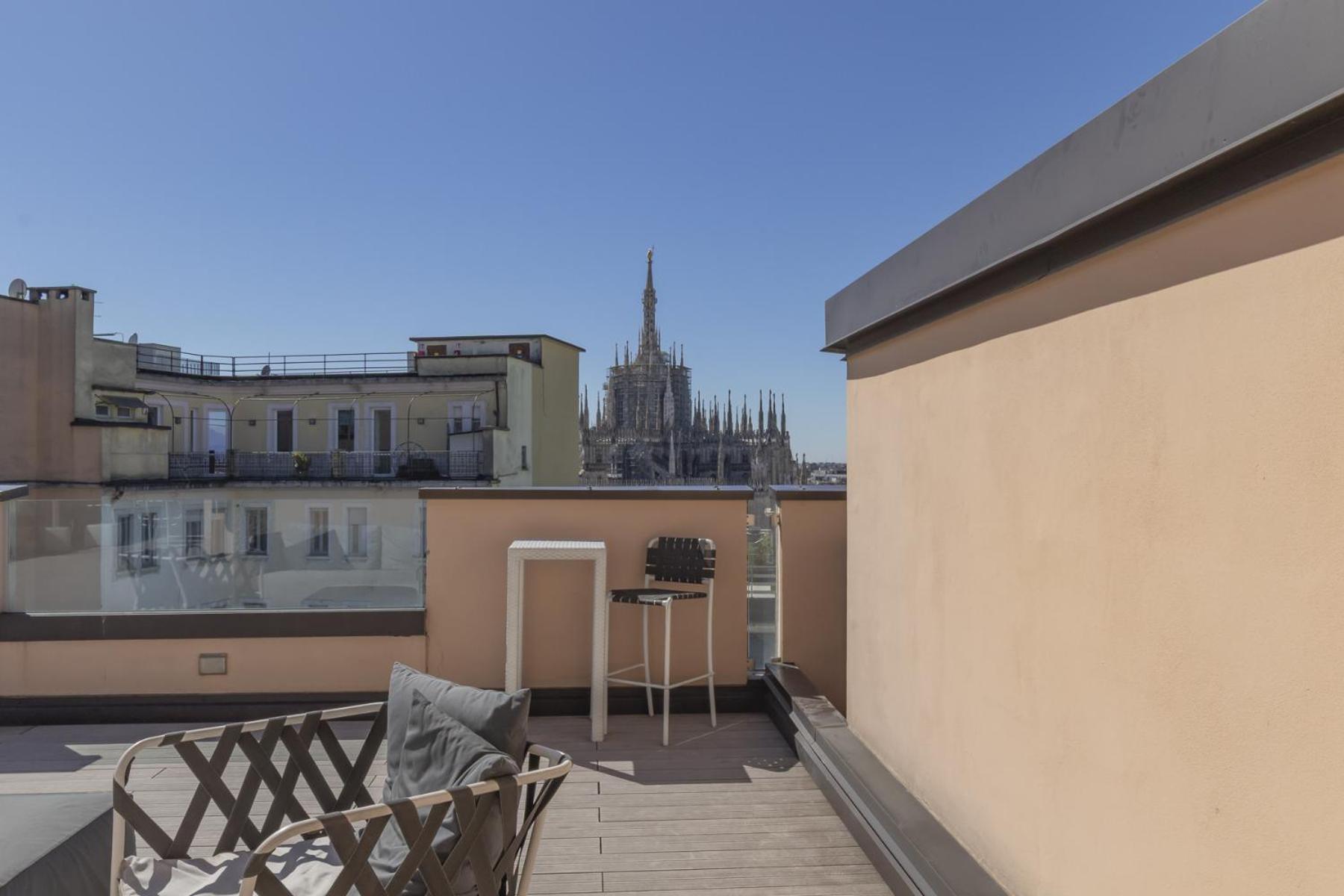 מילאנו San Babila Central Tower With Panoramic Terrace Overlooking Duomo By Rentopolis מראה חיצוני תמונה