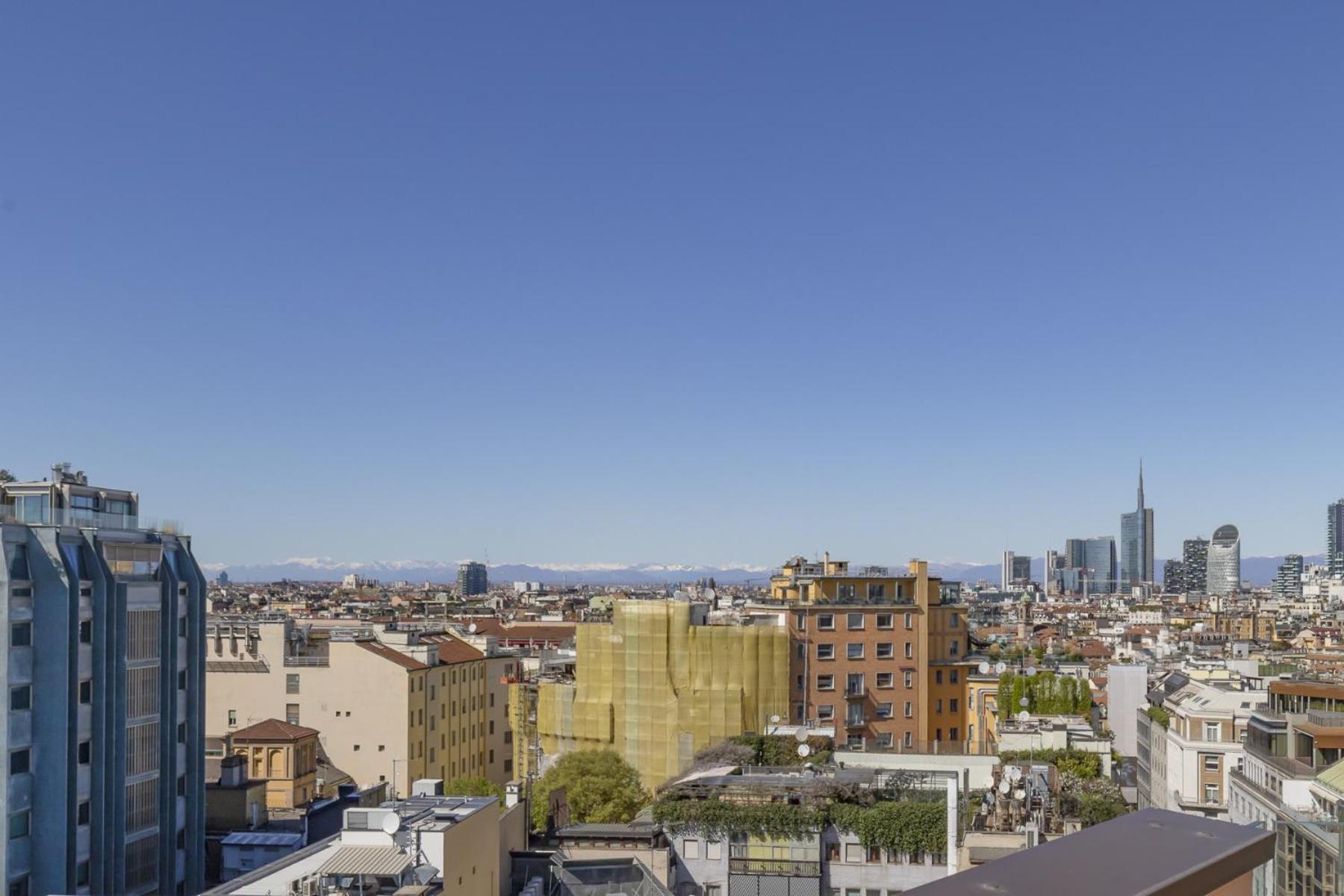 מילאנו San Babila Central Tower With Panoramic Terrace Overlooking Duomo By Rentopolis מראה חיצוני תמונה