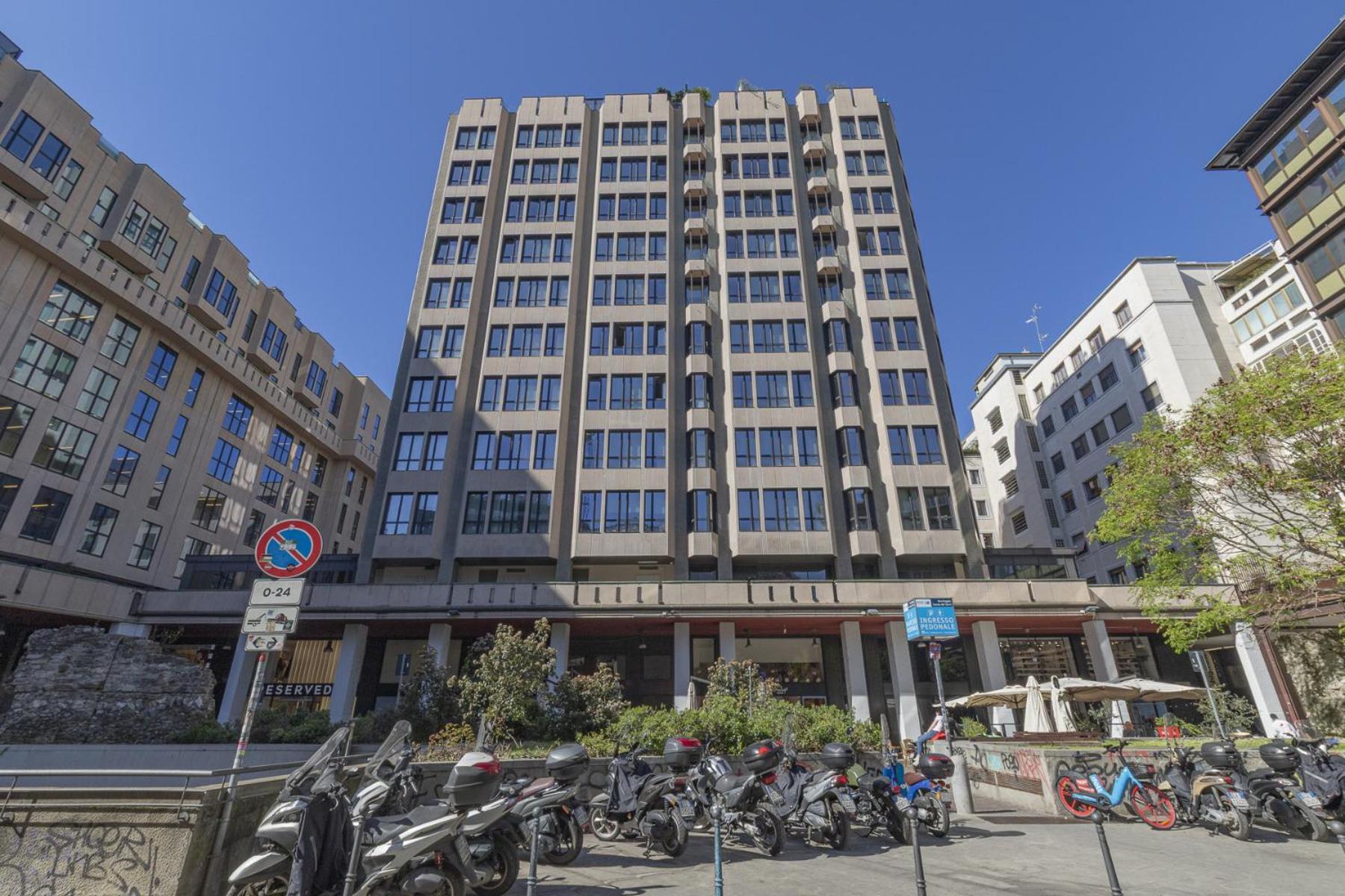 מילאנו San Babila Central Tower With Panoramic Terrace Overlooking Duomo By Rentopolis מראה חיצוני תמונה